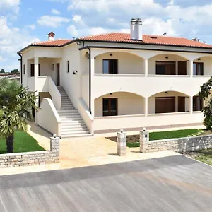 Diana , Novigrad Istria Kroatien